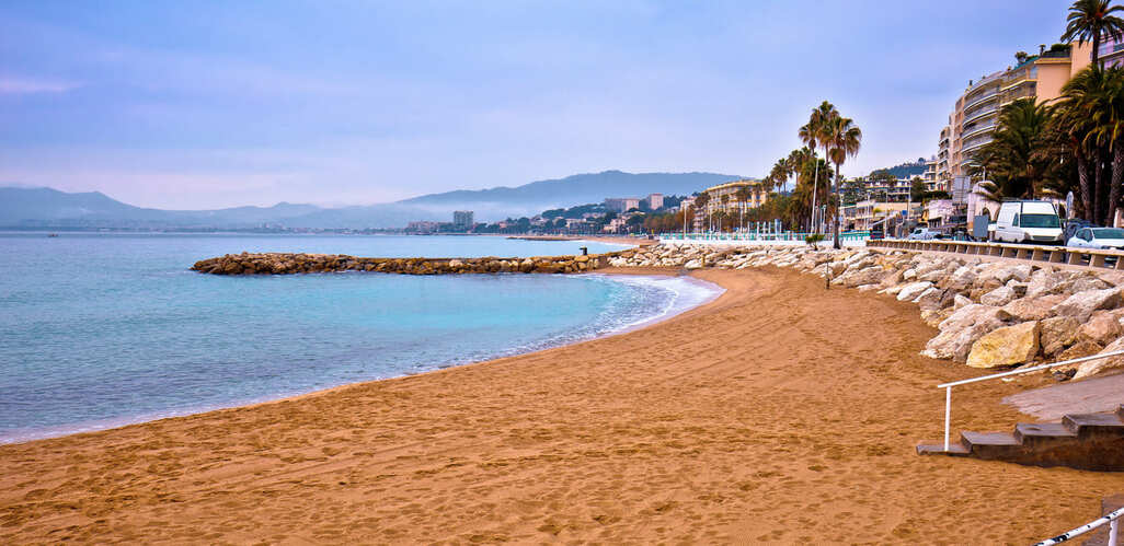 Plage de sable à Cannes