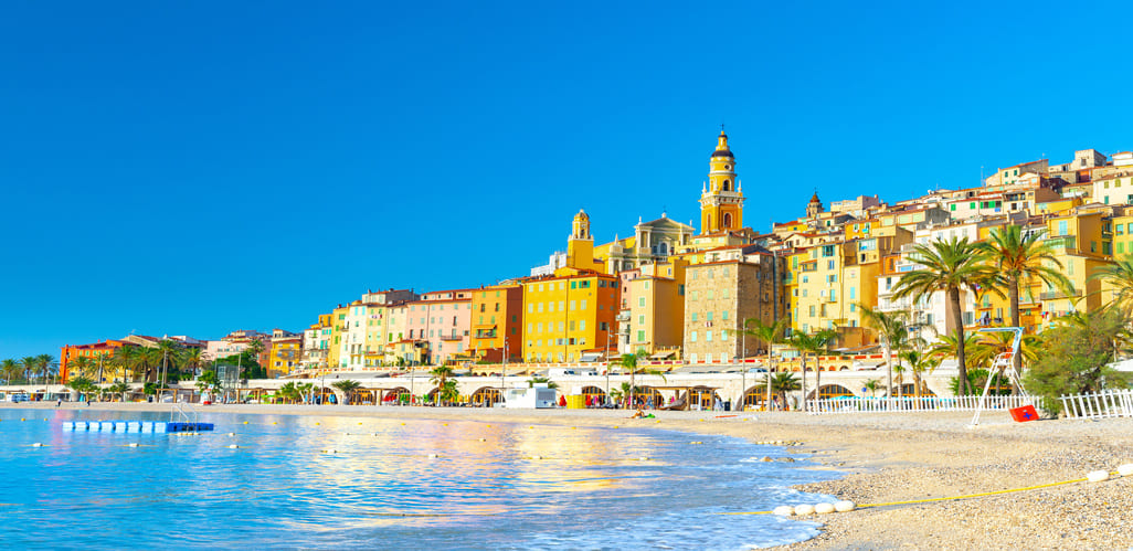 Plage de sable sublime à Menton