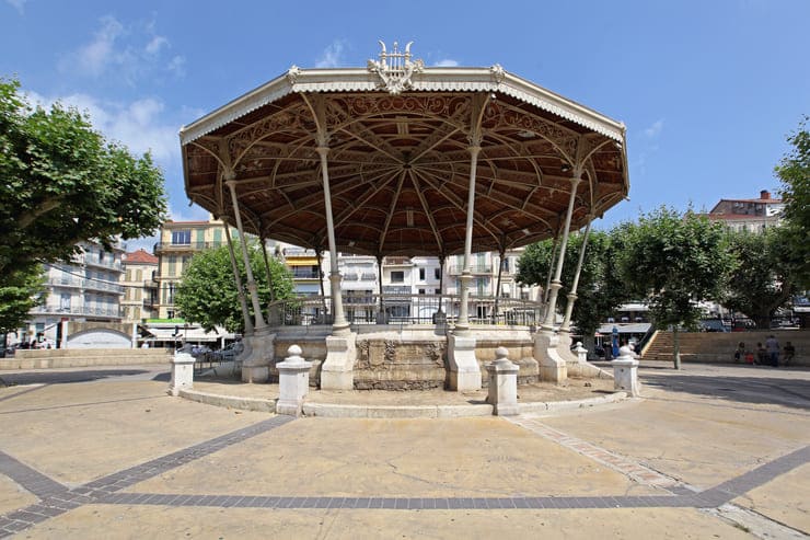 Kiosque sur les Allées de la Liberté à Cannes