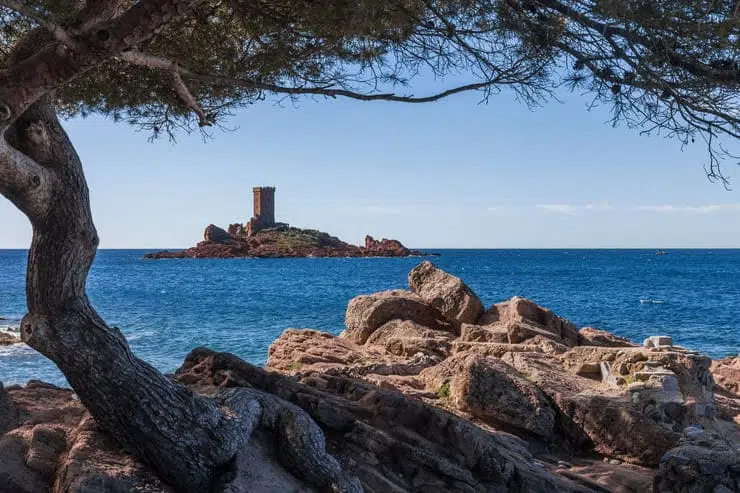 Panorama sur l'île d'Or au large de Saint-Raphaël