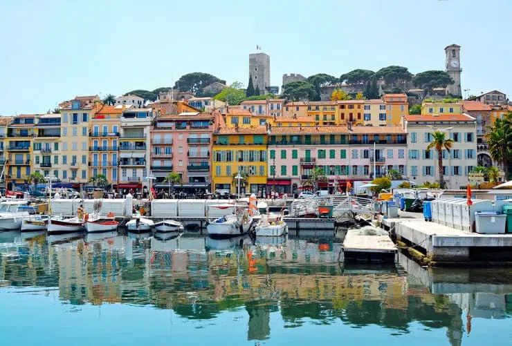 Le Vieux-Port de Cannes, à deux pas de la plage du Midi