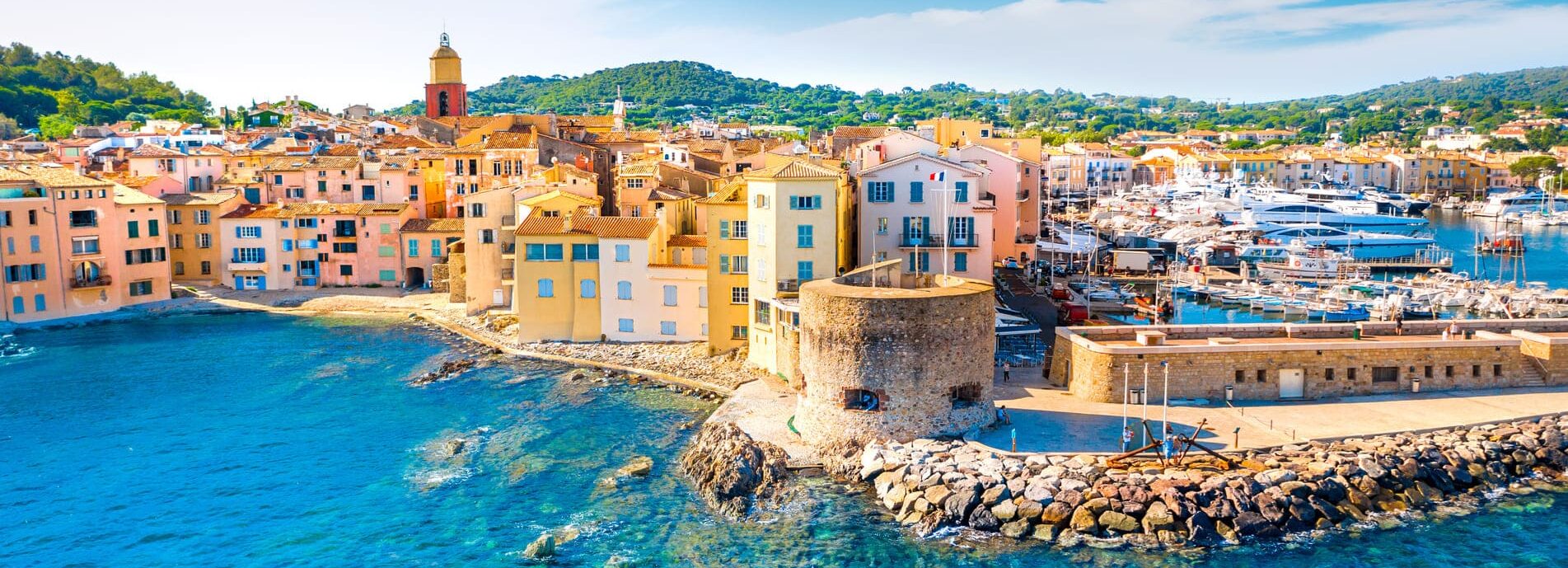 Panorama d'une ville de la Côte d'Azur